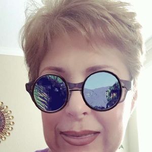 Meet your Posher, Luz